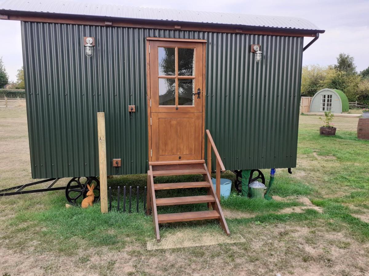 Glamping In Wiltshire In Our Luxury Shepherds Hut Chippenham  Eksteriør bilde
