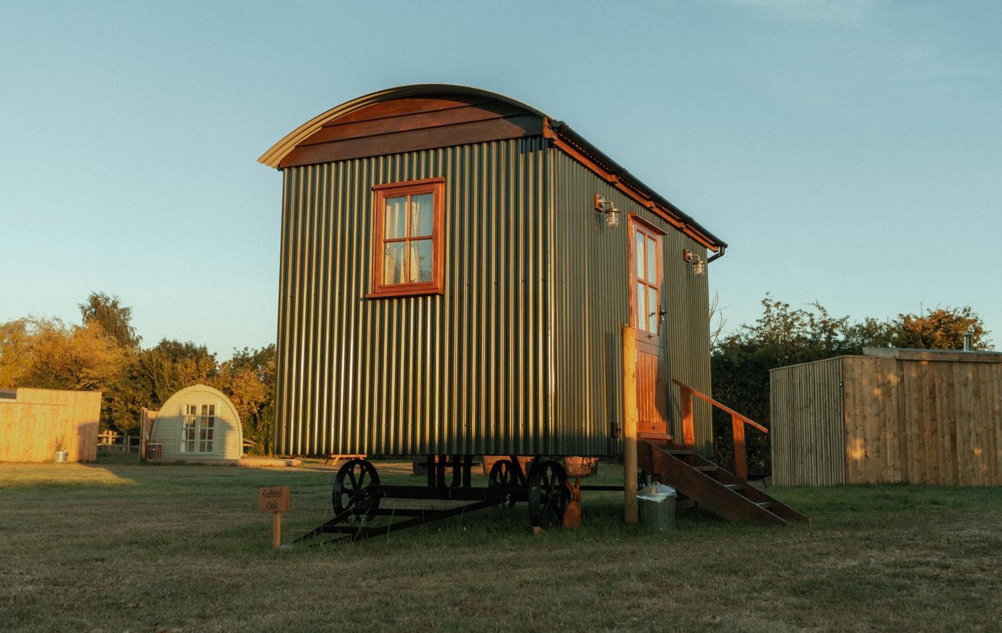 Glamping In Wiltshire In Our Luxury Shepherds Hut Chippenham  Eksteriør bilde