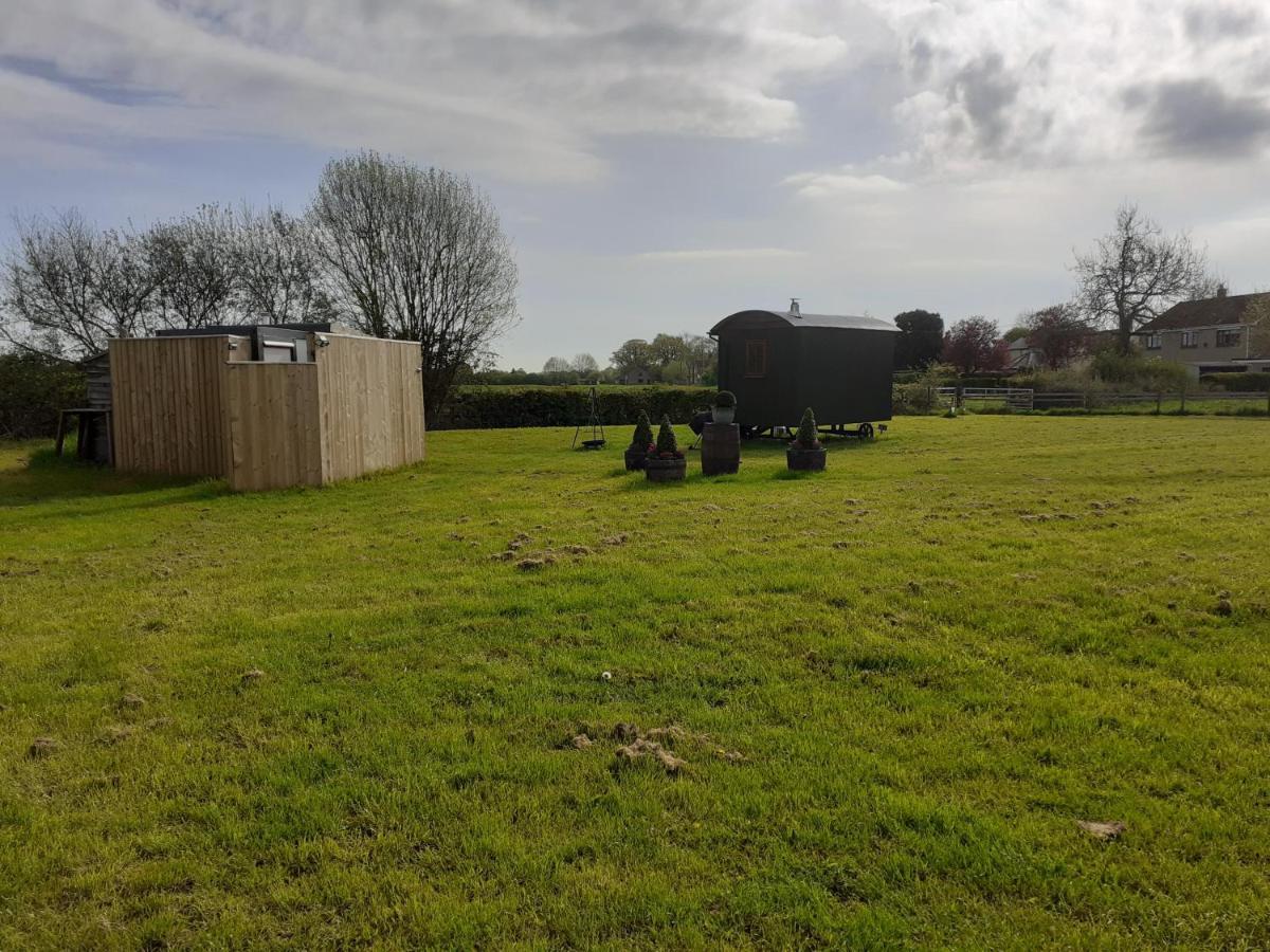 Glamping In Wiltshire In Our Luxury Shepherds Hut Chippenham  Eksteriør bilde