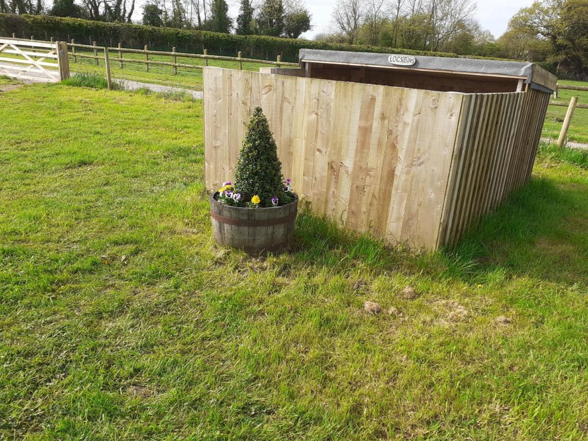 Glamping In Wiltshire In Our Luxury Shepherds Hut Chippenham  Eksteriør bilde