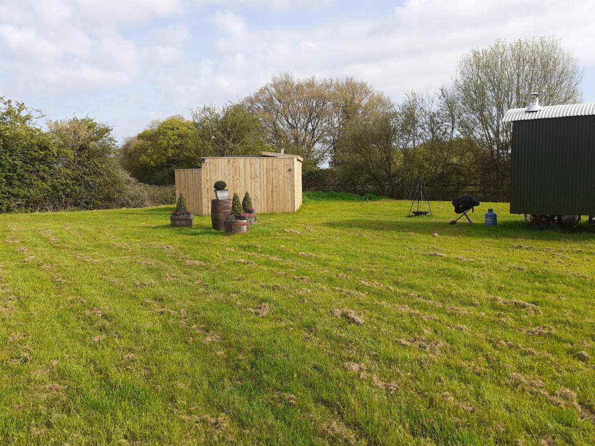 Glamping In Wiltshire In Our Luxury Shepherds Hut Chippenham  Eksteriør bilde