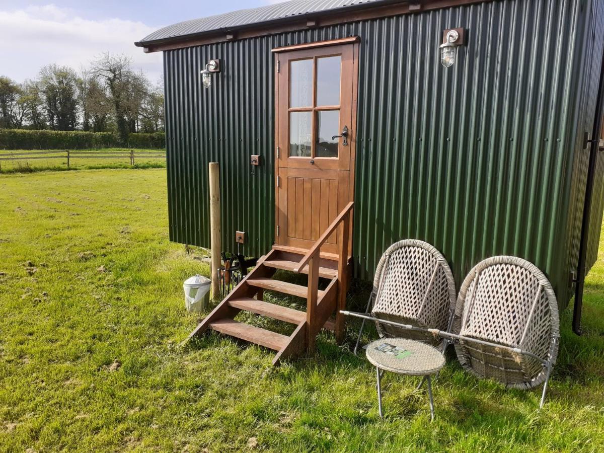 Glamping In Wiltshire In Our Luxury Shepherds Hut Chippenham  Eksteriør bilde